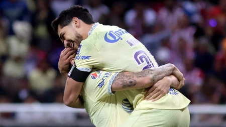 Martín festeja gol contra Chivas