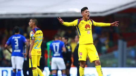 Álvarez en festejo de gol vs Azul
