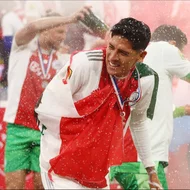 Edson Álvarez festejando con Ajax