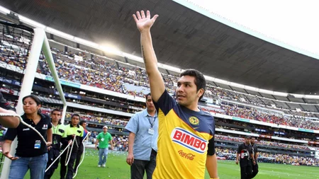 La leyenda del Club América, Salvador Cabañas, sale en defensa de Joao Maleck