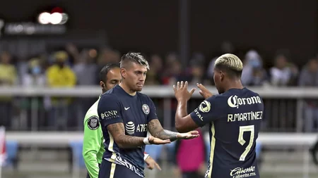 Nico Castillo es ovacionado por la afición del Club América en el partido frente al Atlas 