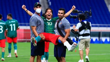 Diego Lainez enciende las alarmas tras salir por lesión en el partido contra Japón