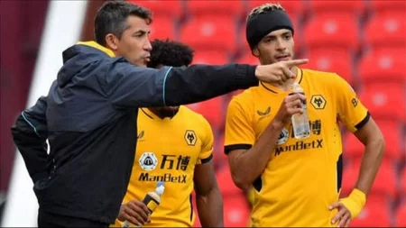 Entrenador del Wolverhampton admite que Raúl Jiménez sentía presión por su sequía goleadora