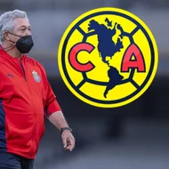 Víctor Manuel Vucetich levanta la mano para dirigir al Club América