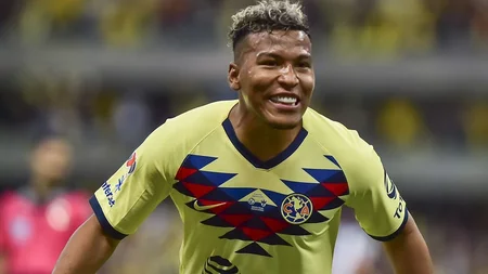 Aficionados colombianos explotan contra el delantero del Club América, Roger Martínez 