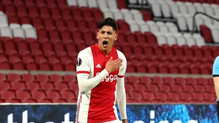 Edson Álvarez festejando anotación con Ajax